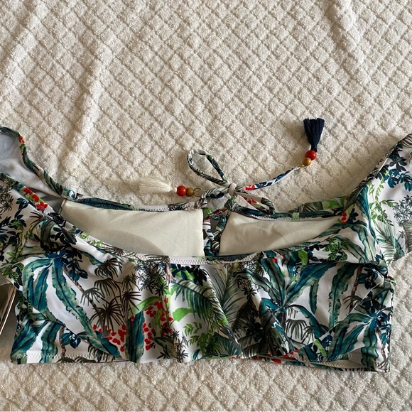 Jessica Simpson Women’s bandeau bikini top with ruffles,Size-L,Color- multi - Picture 2 of 5